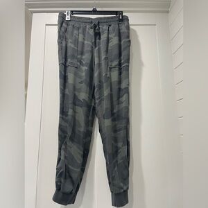 Splendid Camo Joggers Size M